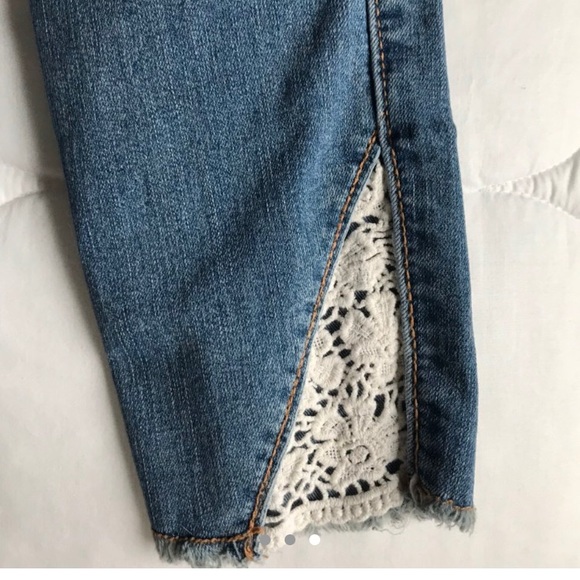 Hollister jeans with detail - Picture 3 of 3